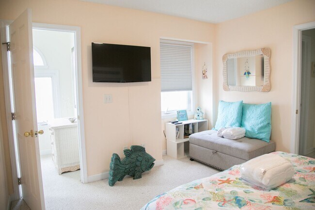 Building Photo - 837 Fort Fisher Blvd S