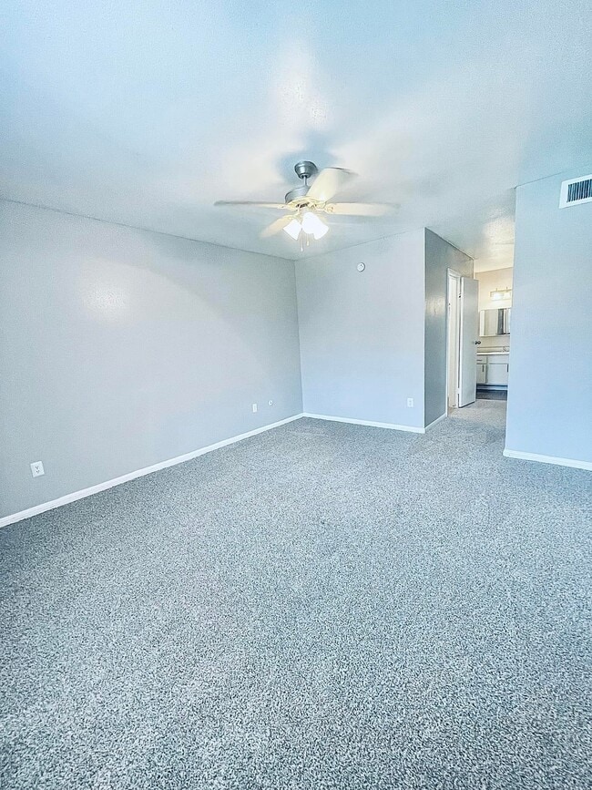 Building Photo - 420 Garland Dr