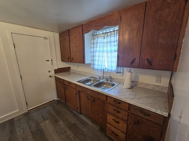 Building Photo - 316 N Walnut St