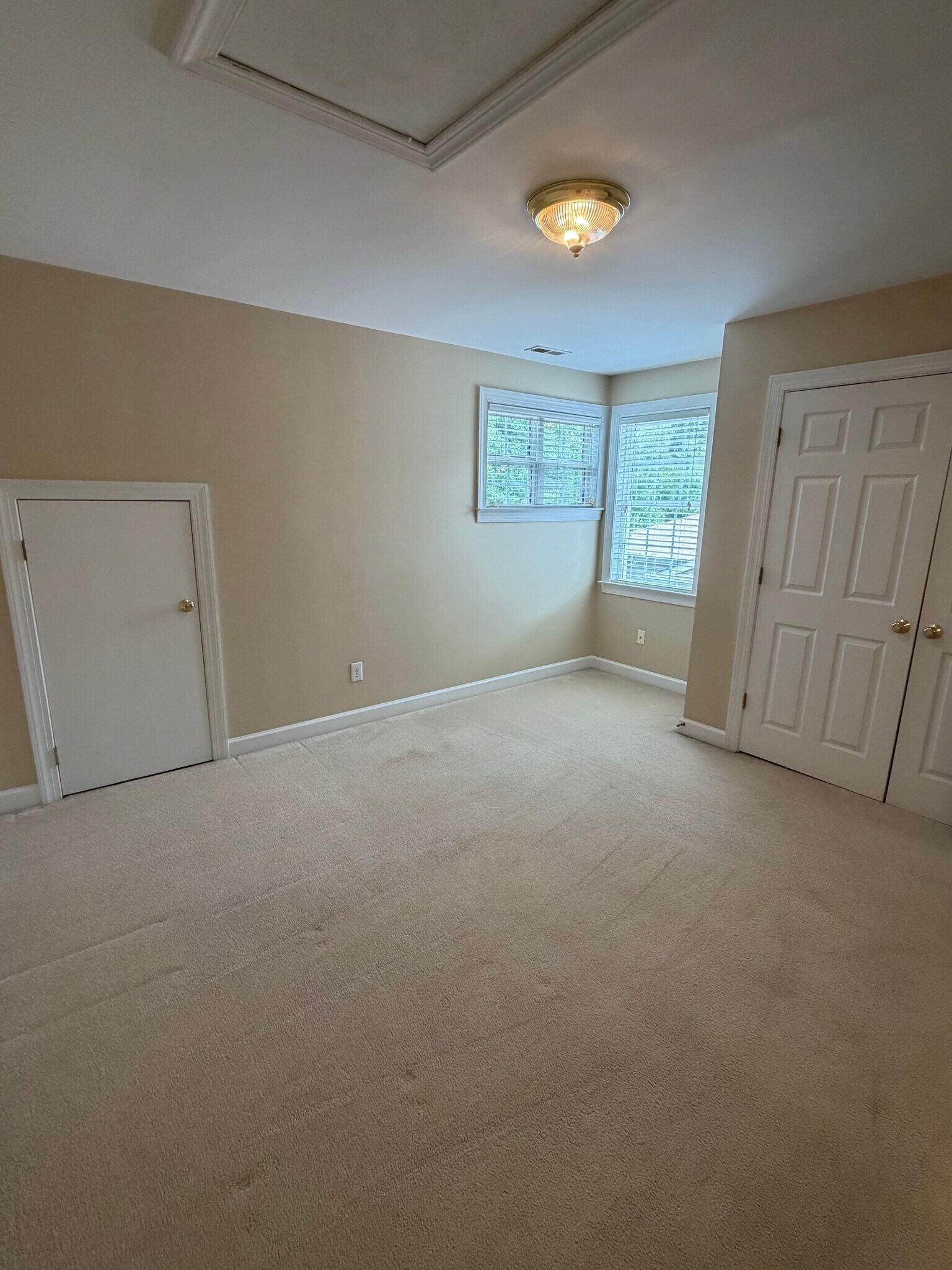 Building Photo - 175 Alpine Ct