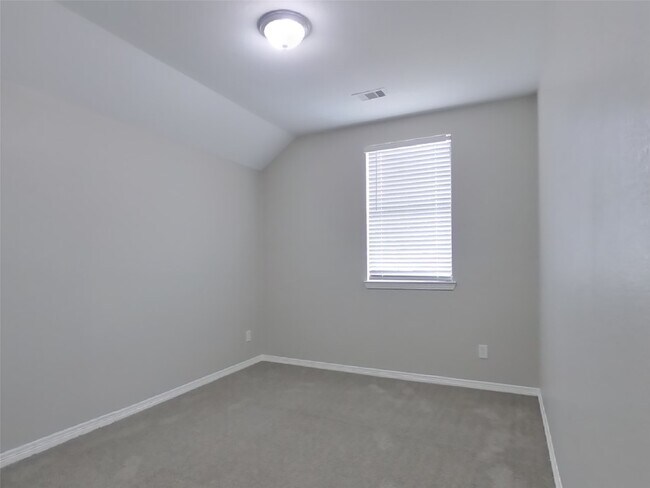 Building Photo - 963 Oak Lynn Dr