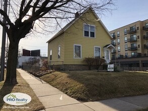 Building Photo - 3 Bedroom Home in St. Paul