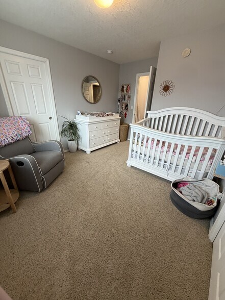 Building Photo - 7396 Pineview St NE