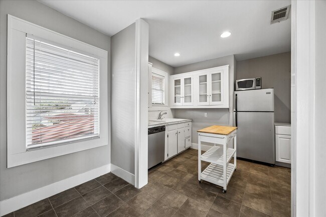 Building Photo - 1015 Usener St