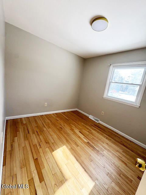 Building Photo - 10 Flicker Dr