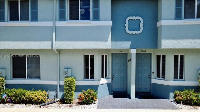 Building Photo - 1904 Alamanda Way