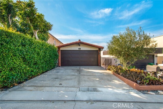 Building Photo - 925 Quivera St