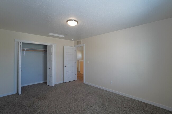 Building Photo - 3061 W Silver River St