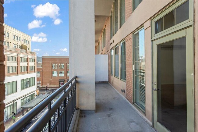 Building Photo - 230 18th St NW