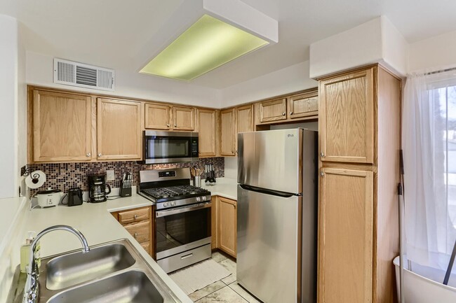 Primary Photo - FULLY FURNISHED 2 bedroom condo near UNLV!