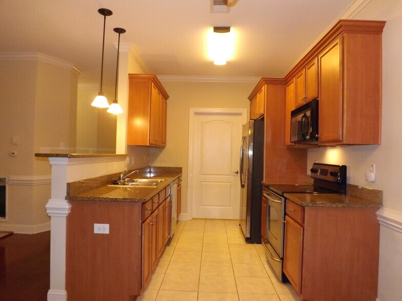 Building Photo - 212 Fountainhead Ln