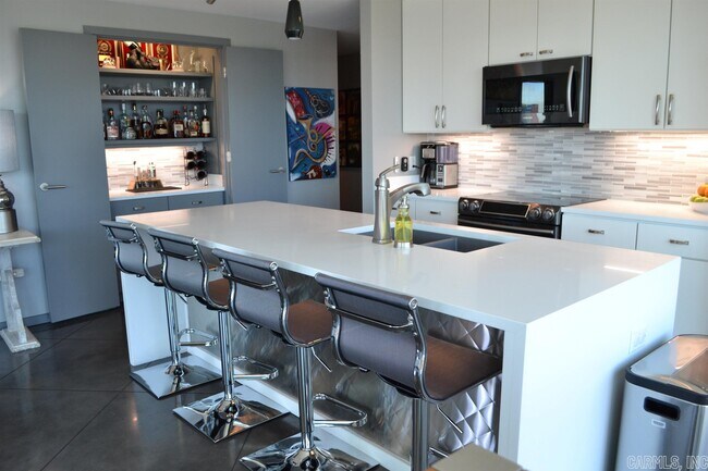 Building Photo - 315 Rock St