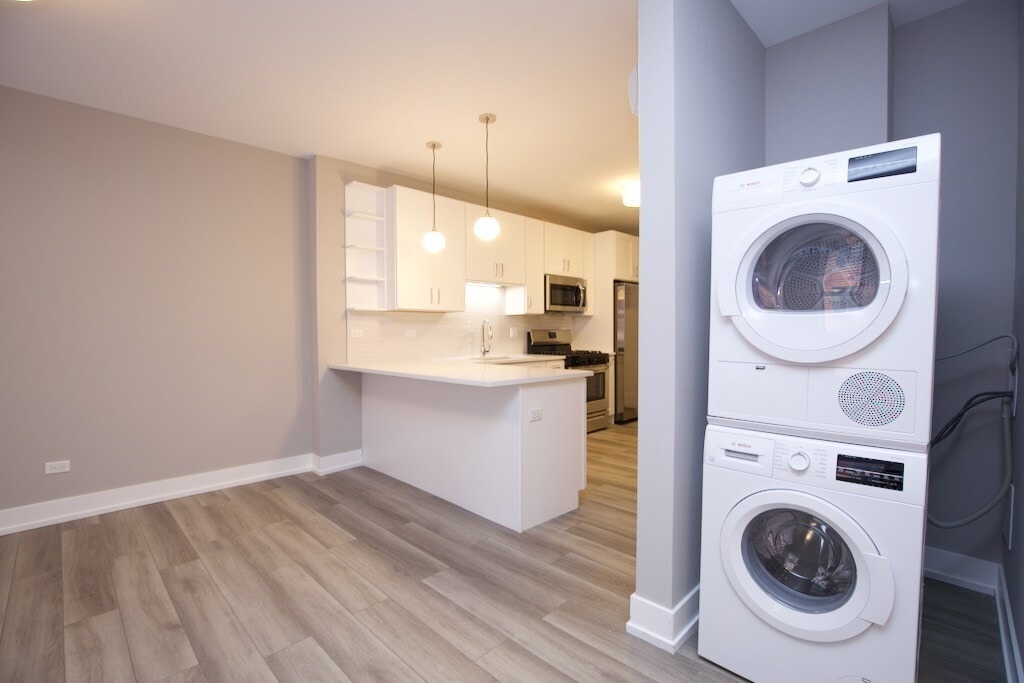 Building Photo - 3929 N Janssen Ave