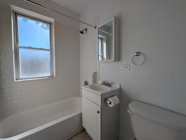 Building Photo - 2600 N Kimball Ave