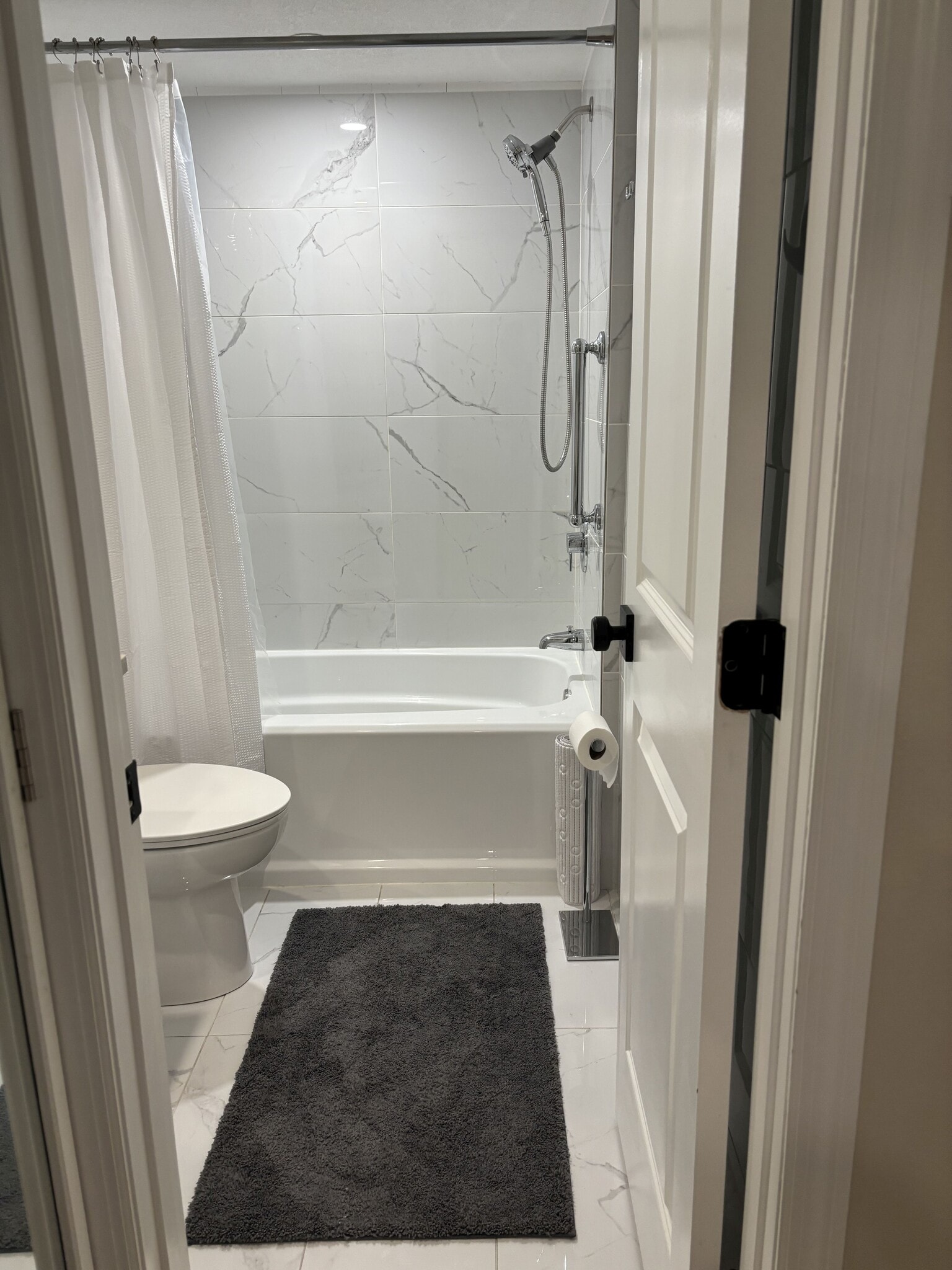 Bathroom with tub - 1709 Pelican Cove Rd