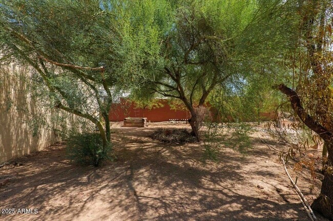 Building Photo - 5702 E Camelback Rd