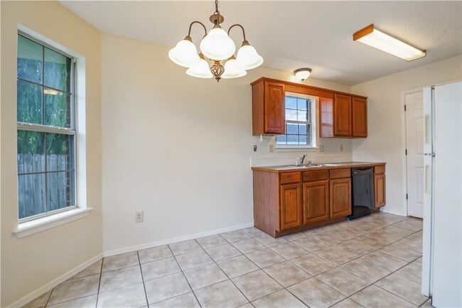 Building Photo - 1156 Oleander Ln