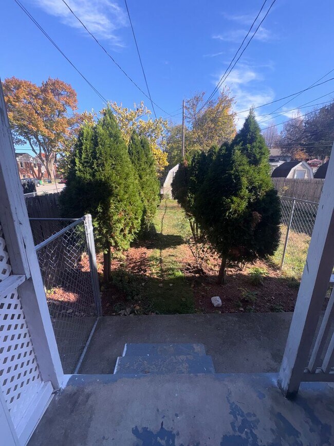 Building Photo - Section 8 Eligible-Spacious 3-4 Bedroom House, Yard, Parking-York City SD