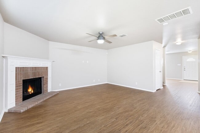 Building Photo - Well-Maintained 3-Bedroom Home – Ideal for Students & Professionals!