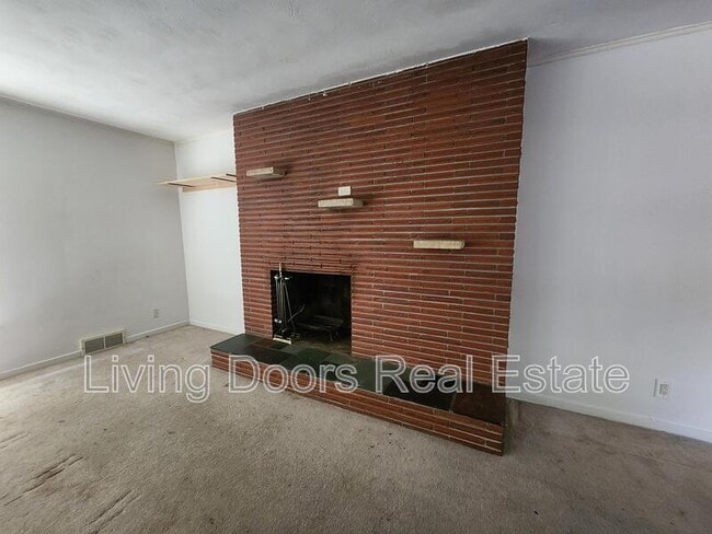 Building Photo - 3870 Steele Ave