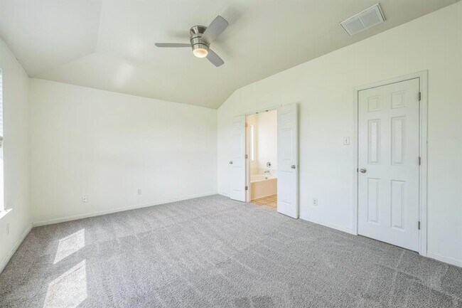 Building Photo - 18509 Sandy Bottom Dr