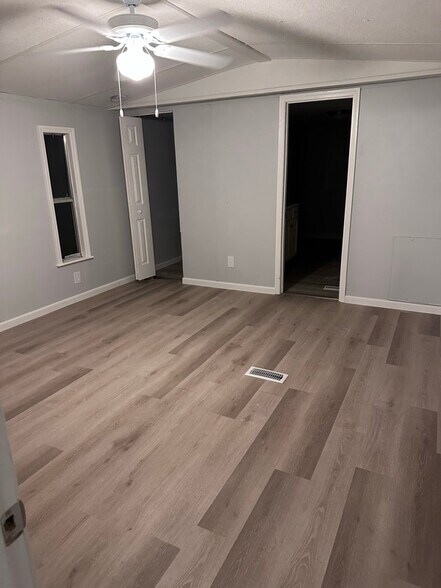 Building Photo - 546 Burnett Dr