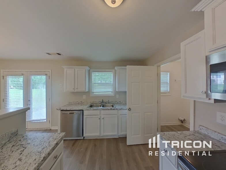 Building Photo - 455 Abbey Pl