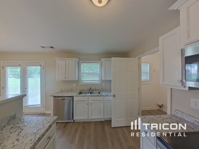 Building Photo - 455 Abbey Pl