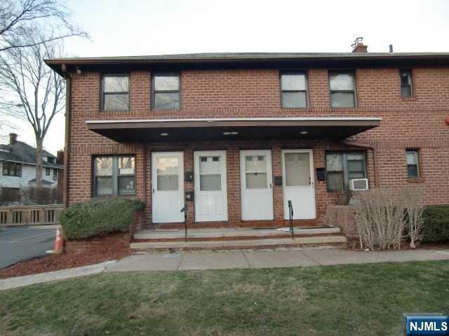 Primary Photo - 482 Broad Ave