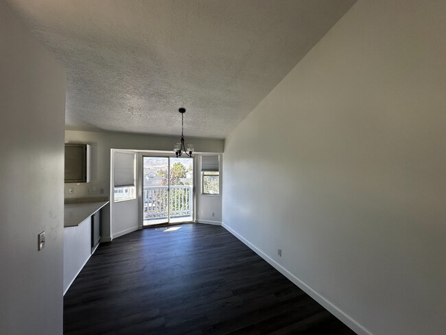 Building Photo - Charming 3-Bedroom Home for Rent in a Tran...