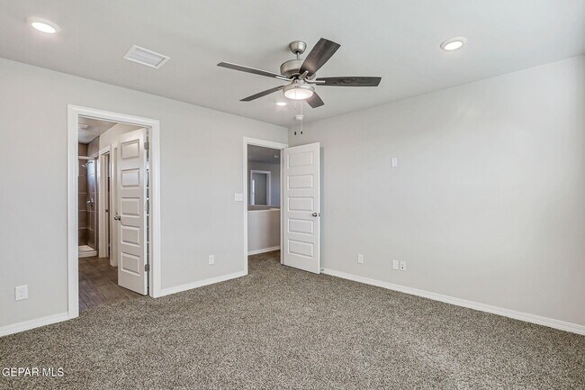 Building Photo - 13130 Oakhampton Ave