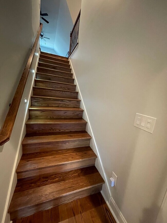 Building Photo - Fully Furnished, Short Term Rental, 1 Mont...