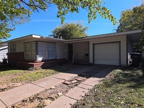 Building Photo - 2717 Bilglade Rd