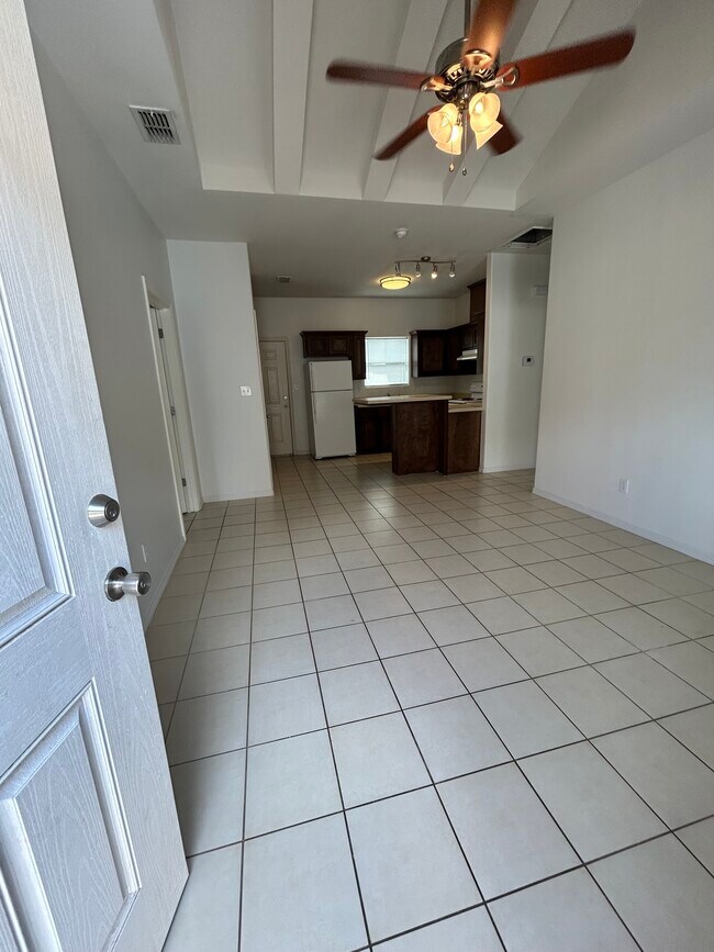 Building Photo - 3005 E Diamondhead Ave