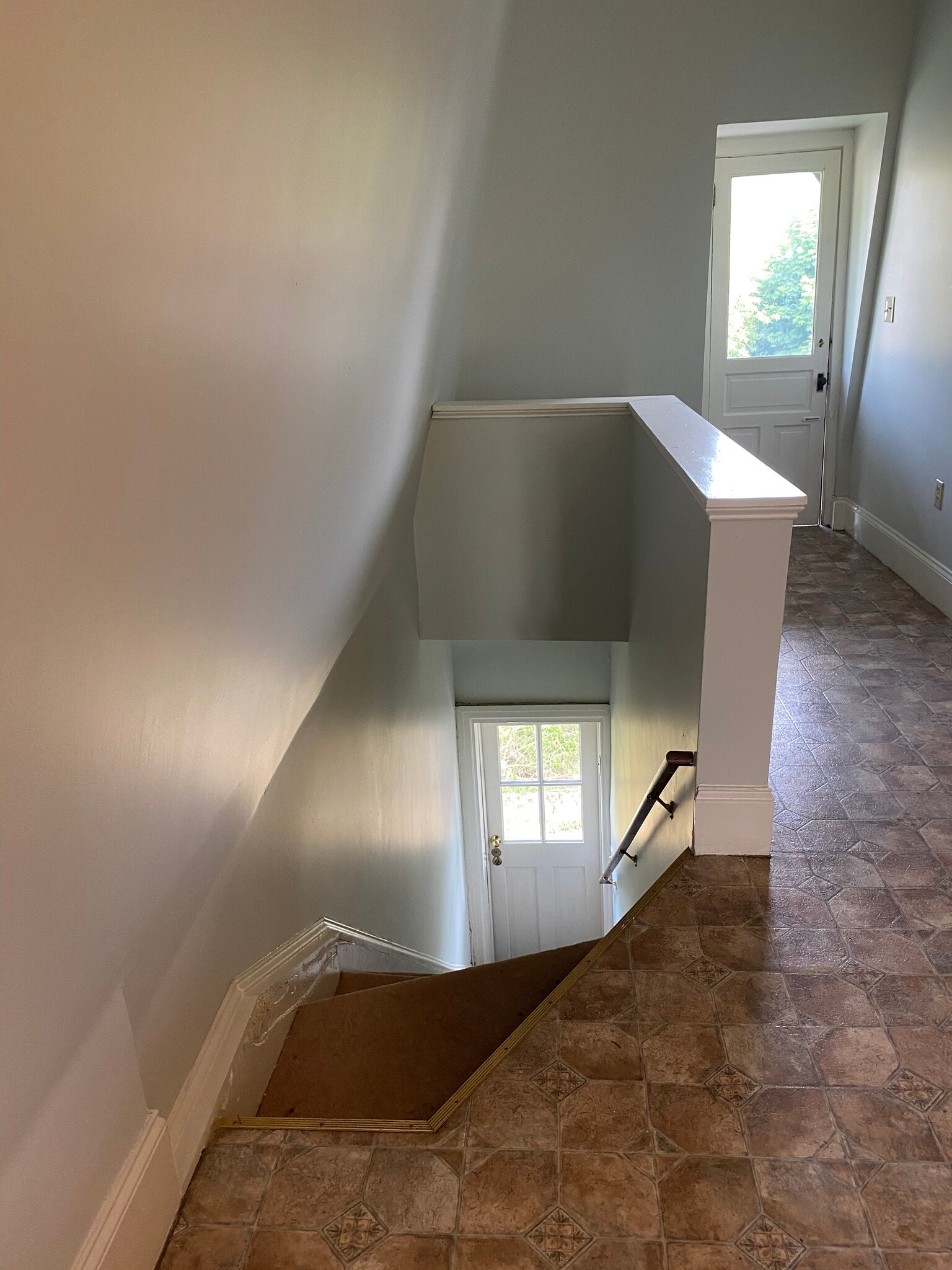 2nd floor - 1108 W 4th St