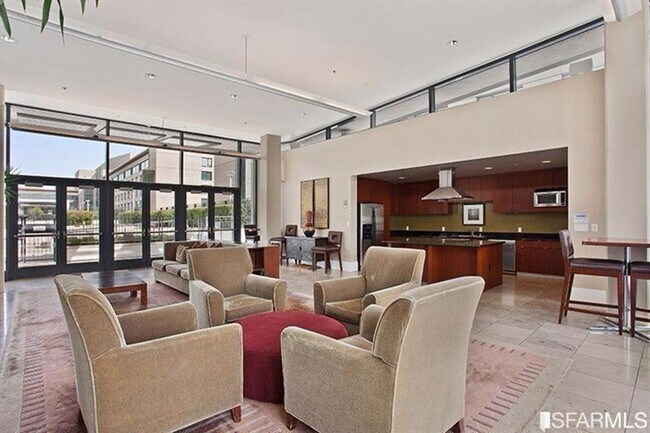 Building Photo - 2 BD 1.5BA Condo with Views! Location! Pen...