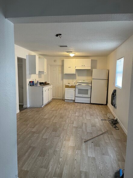 Building Photo - 8722 N Brooks St