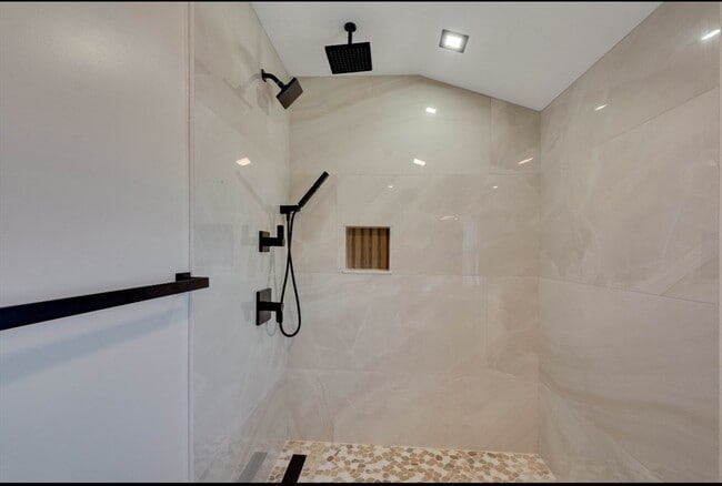 Building Photo - 85 Morton Ave