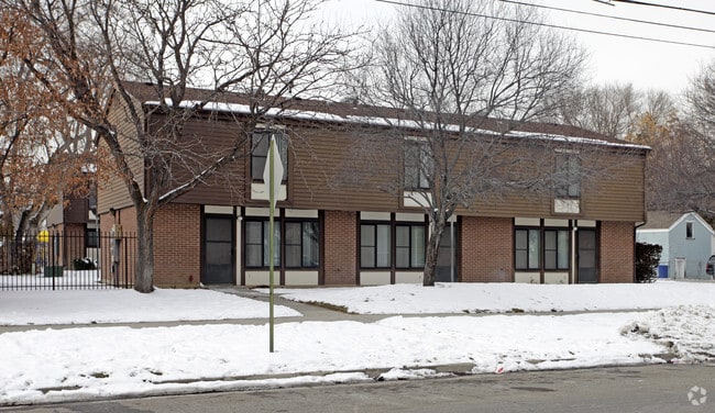 Primary Photo - 640 Central City