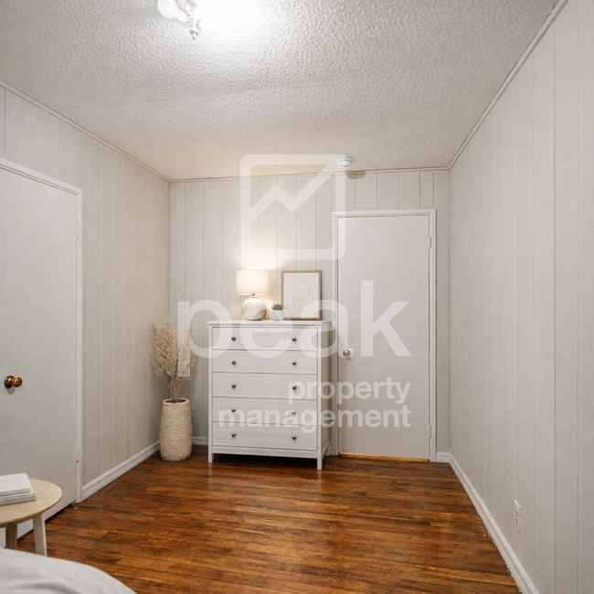 Building Photo - $1200! Beautiful 3 Bed/ 1 Bath home in Birmingham! Apply by 3/5 and save 50% off first month's rent!