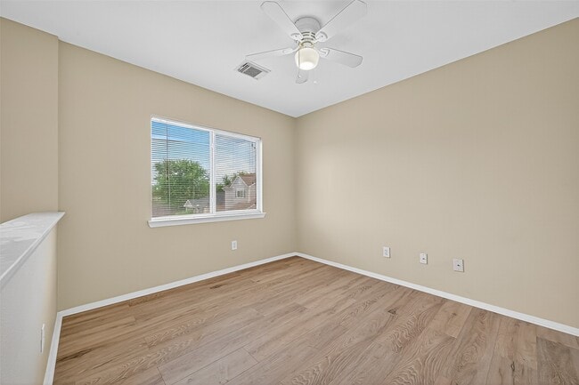 Building Photo - 6343 Settlers Square Ln