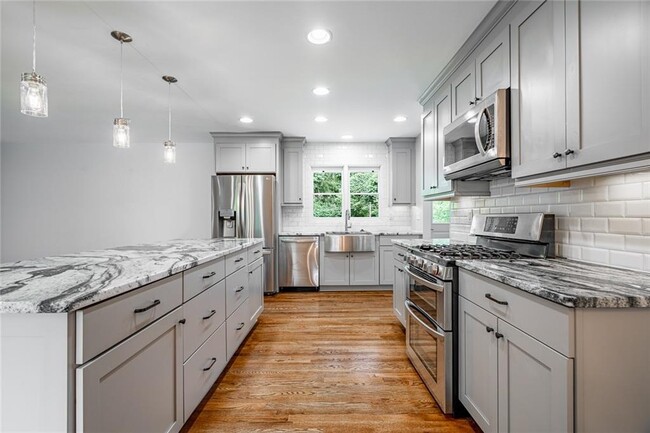 Building Photo - 2470 Landeau Cir