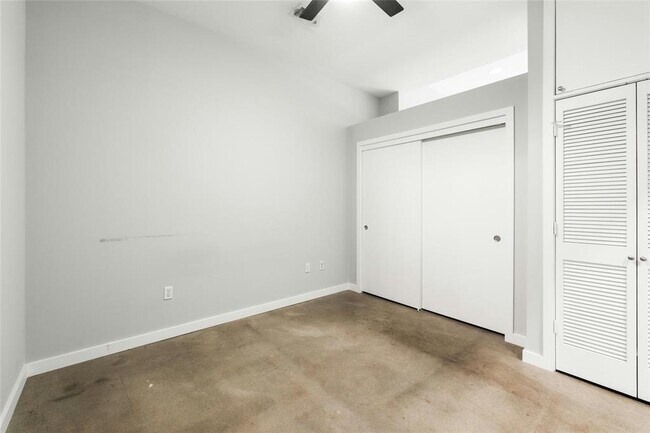 Building Photo - 507 Sabine St