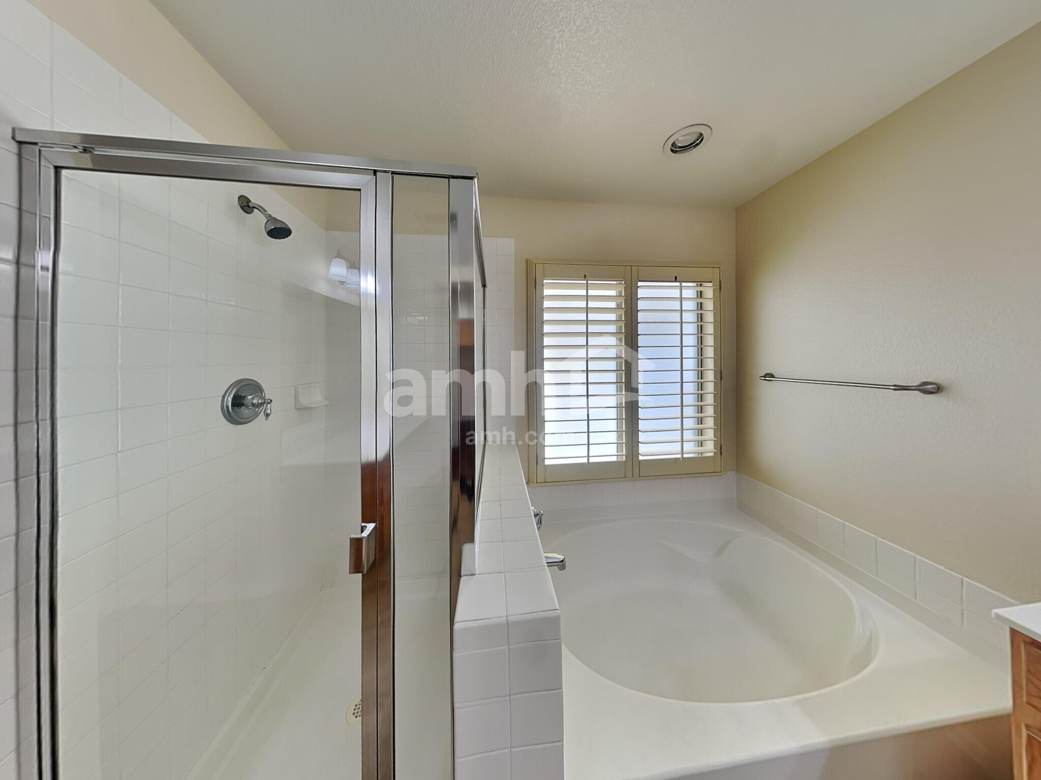 Building Photo - 136 Palatial Pines Ave