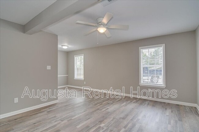 Building Photo - 170 Conifer Dr