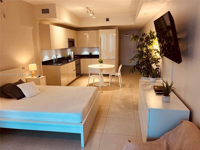 Building Photo - 1010 Brickell Ave