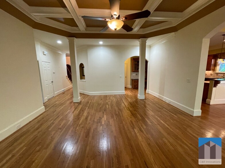 Building Photo - 1377 Greencrest Ct