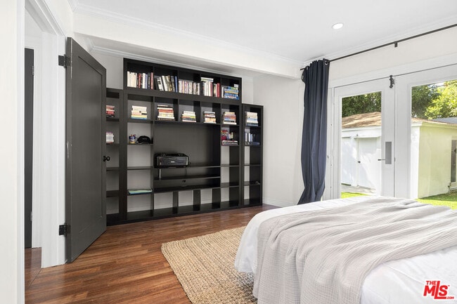 Building Photo - 639 Westbourne Dr