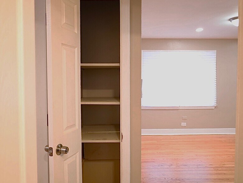 Building Photo - 8124 S Calumet Ave