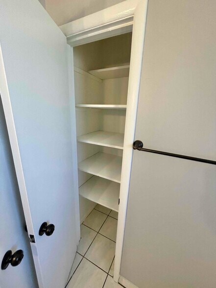 Building Photo - 516 Hayes St